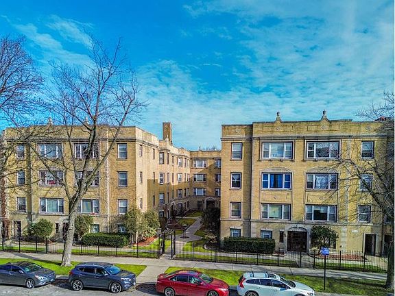 recently renovated beautiful building in Rogers Park