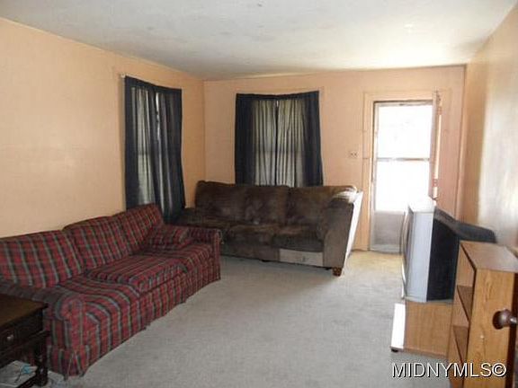 3rd image of 1022 Campbell Ave