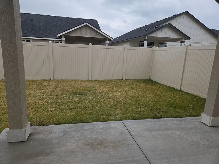 1013 Maple Dr W — Photo 21