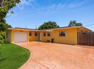 15745 SW 99th Ct, Miami, FL 33157