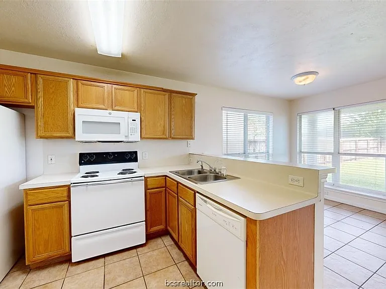 915 Bougainvillea St — Photo 7