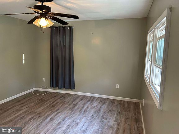 3rd image of 549 Forest Ave
