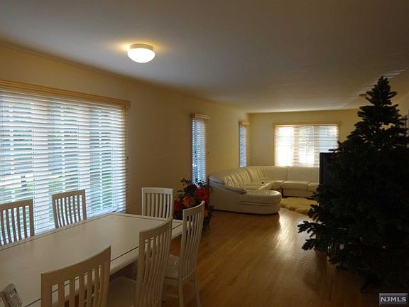 4th image of 113 Lafayette Pl #1