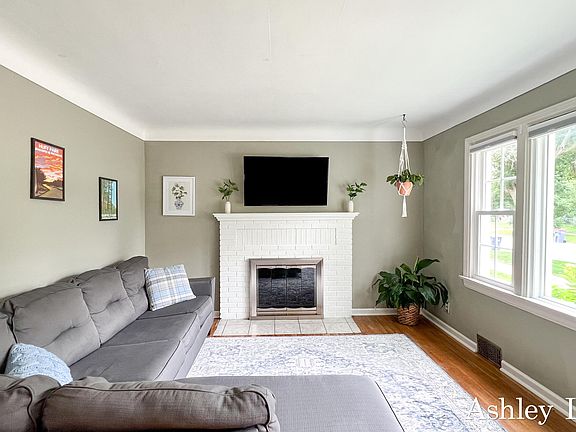 4th image of 865 Aberdeen St NE