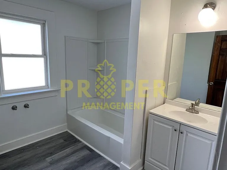 39 E Maplewood Ave — Photo 5
