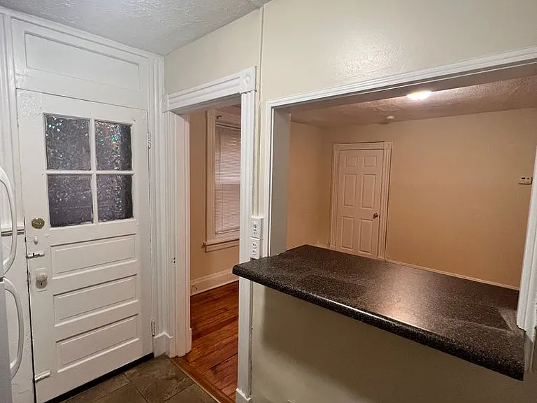 3033 Park Ave — Photo 3
