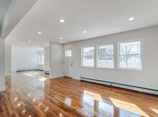 82 Udalia Ct, West Islip, NY 11795