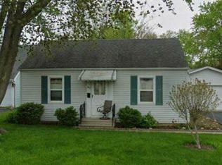 1911 Wilcox St, Crest Hill, IL 60403