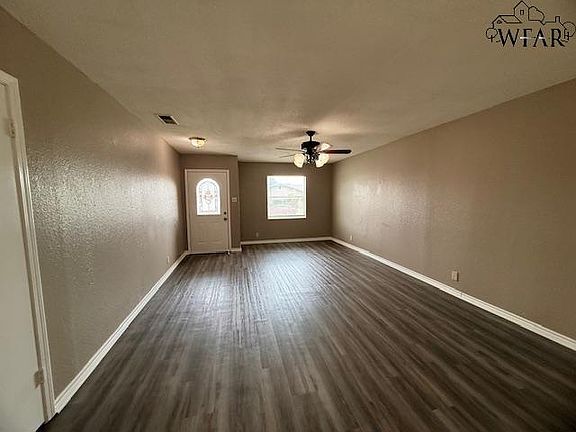 2nd image of 1406 Christine Rd