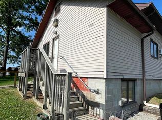 1020 S 14th St APT 1, Herrin, IL 62948