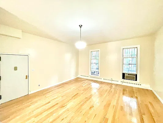 Rented by Pear NYC LLC | media 18