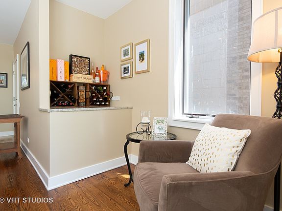 5th image of 3321 N Sheffield Ave Unit 2