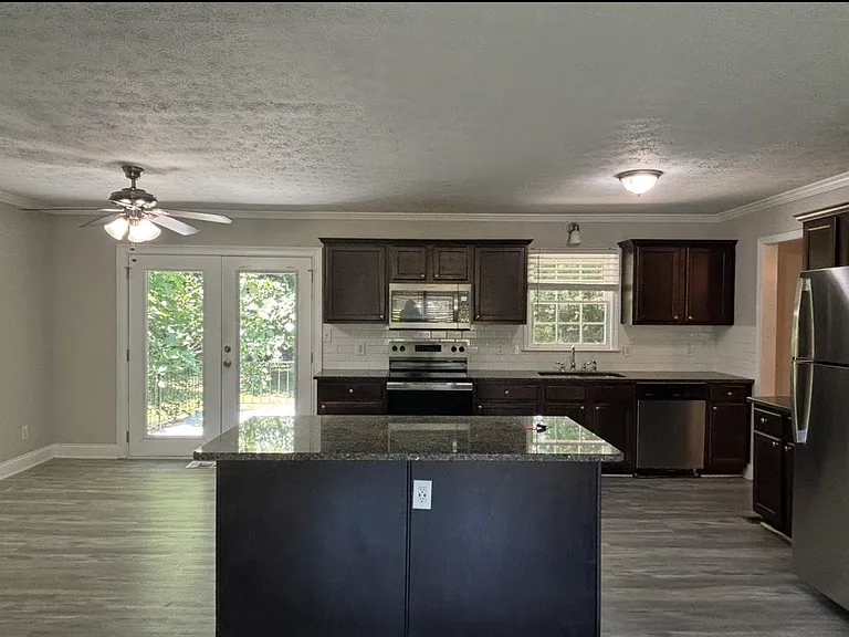 3248 Tulip Dr — Photo 6