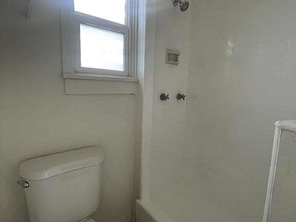 3rd image of 2110 Carrere St #B