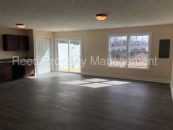 4th image of 660 Pin Oak Dr