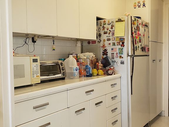 4th image of 3900 N Lake Shore Dr APT 12A