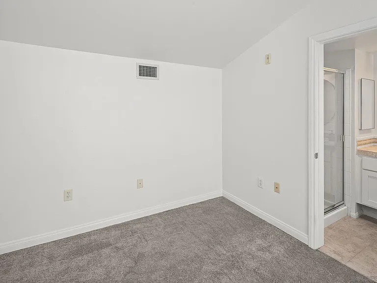 2400 5th Ave #438 — Photo 26