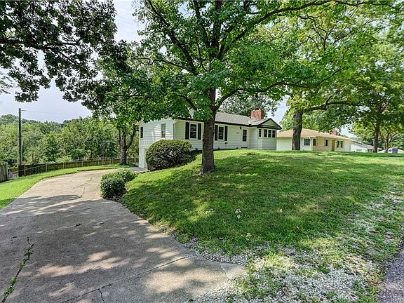 2nd image of 2820 Berry Ln