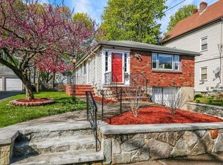 107 Glenwood Ave, Hyde Park, MA 02136