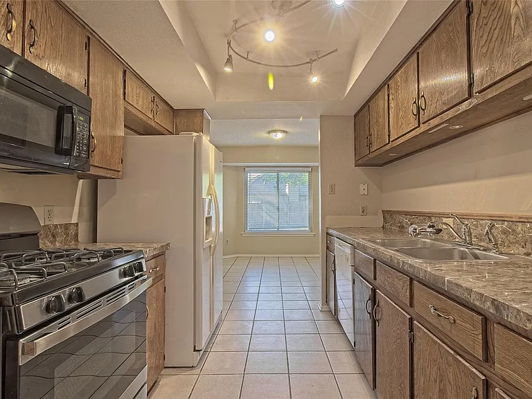 914 Garden Meadow Dr — Photo 16