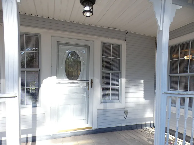 10017 Foxrun Rd — Photo 2