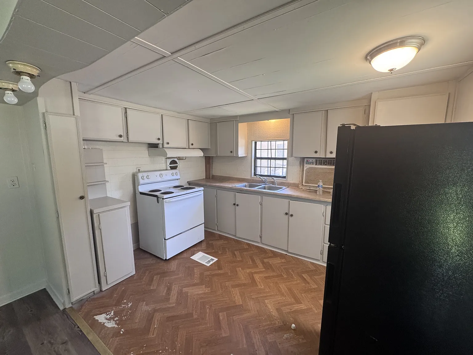 113 Brent Street - 1 — Photo 2