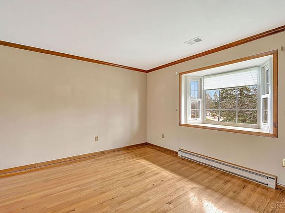 4th image of 21 Leisure Ct