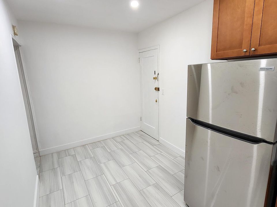 1st image of 7626 16th Ave #2R