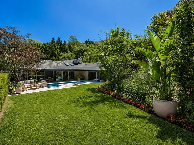 9410 Eden Dr — Photo 50