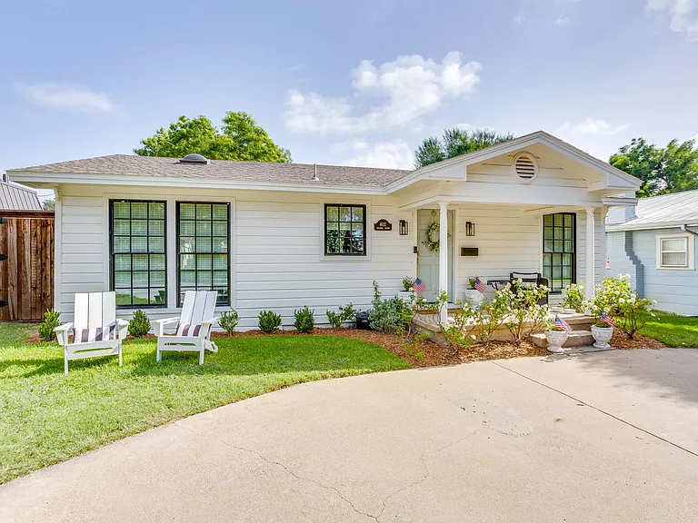 4632 Pershing Ave — Photo 4