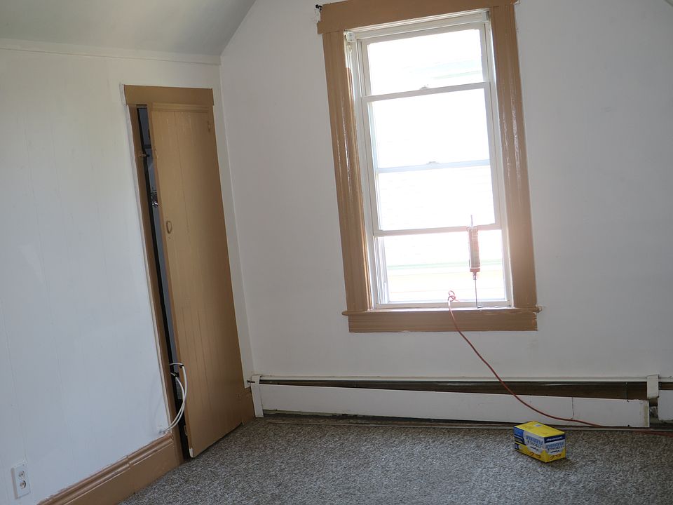 Partial view of the bedroom