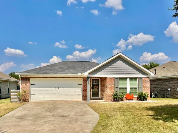 213 Londonberry Dr, Dothan, AL 36303