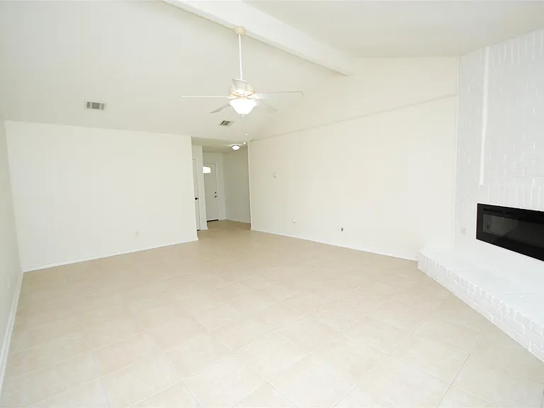 22619 Leedstown Ln — Photo 3
