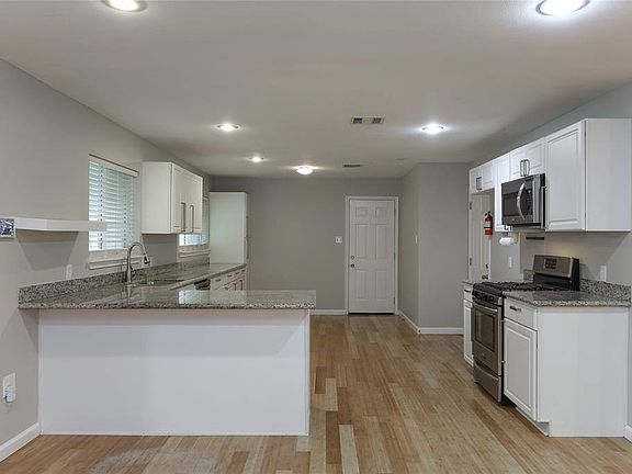 5th image of 11935 Cathy Dr