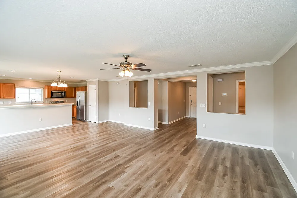 3 bed, 2.0 bath, 1769 sqft, $2,070 — Photo 4