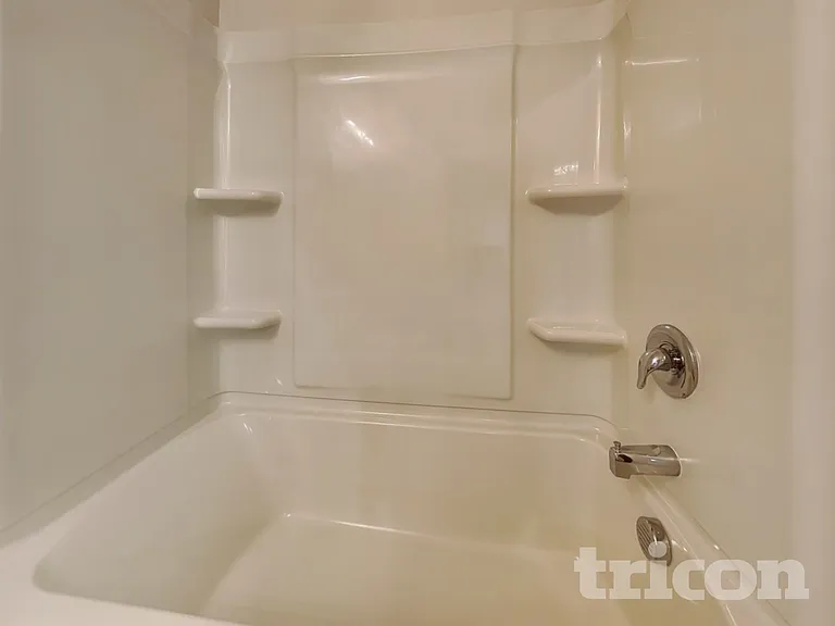 210 Coventry Ct — Photo 16