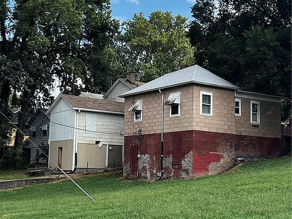 5th image of 212 S 15th St