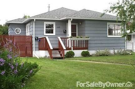 Front : House faces south