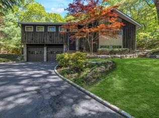 9 Salonga Woods Rd, Northport, NY 11768