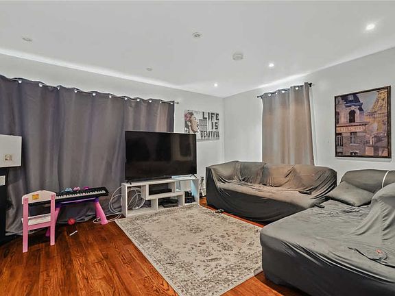 2nd image of 187-04 Dunkirk Drive