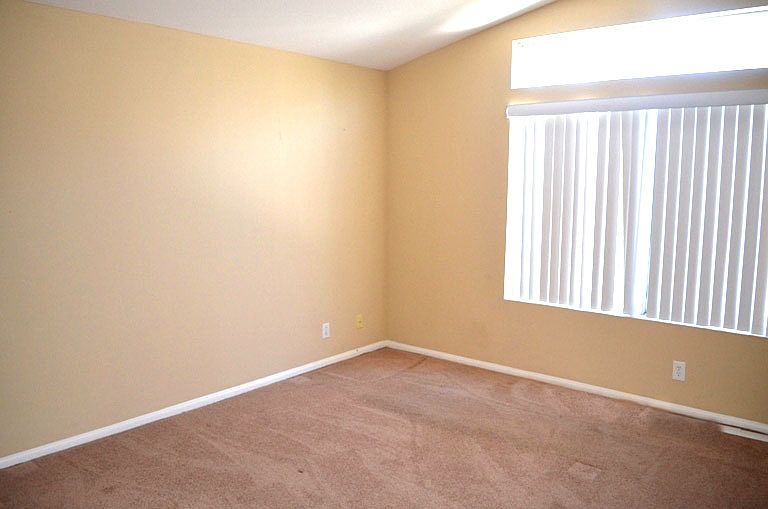 1st image of 39593 Willowbend Dr