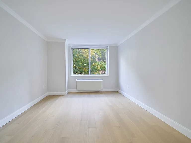 160 Riverside Blvd #304 — Photo 13