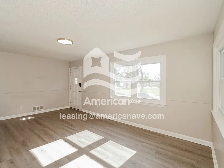 1722355_007_living_room_13688219.jpg