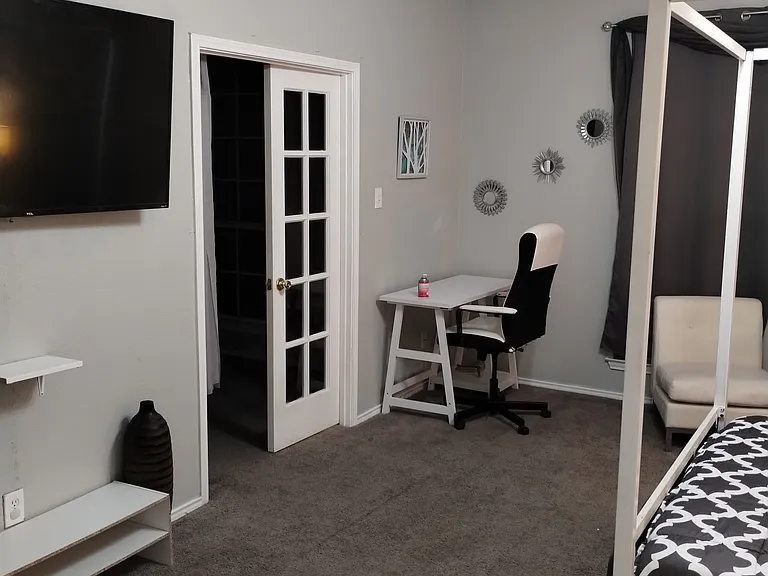 1007 Vancouver Dr — Photo 11