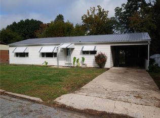 922 Oaklawn Dr, Thomasville, NC 27360