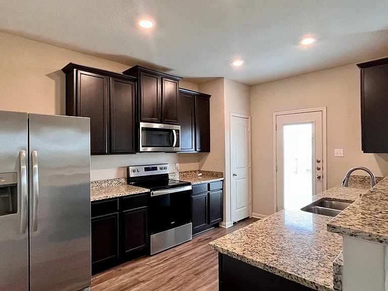 19300 Andrew Jackson St — Photo 12