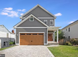1607 11th St S, Arlington, VA 22204
