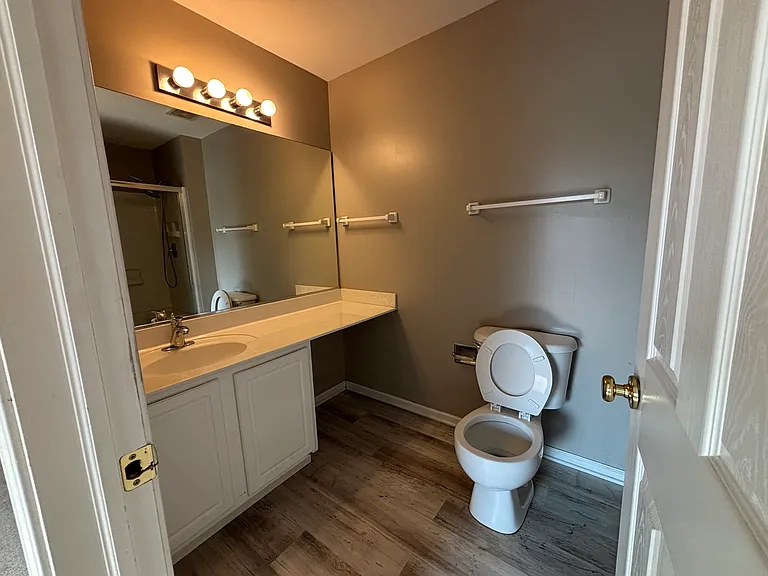 2477 Hillsboro Ln — Photo 2