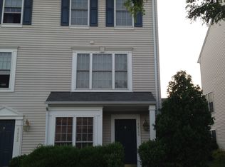 42794 Pilgrim Sq, Chantilly, VA 20152