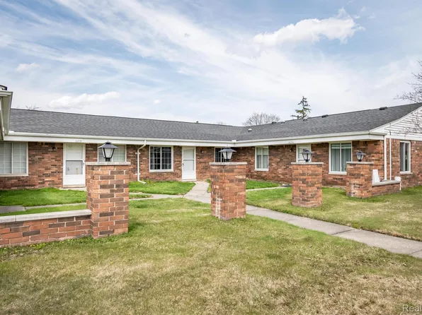 32752 Meadowbrook Ln, Warren, MI 48093